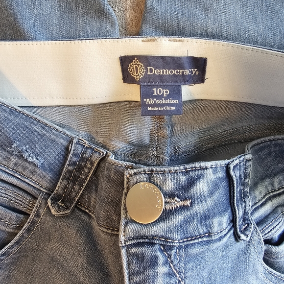 Democracy Women's Denim Size 10p - Picture 3 of 4
